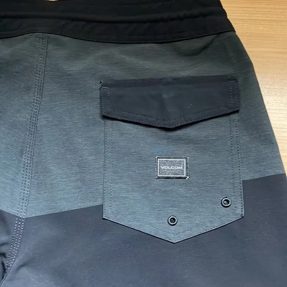 Volcom Stoneys Men’s Swim Trunks. - Picture 6 of 14